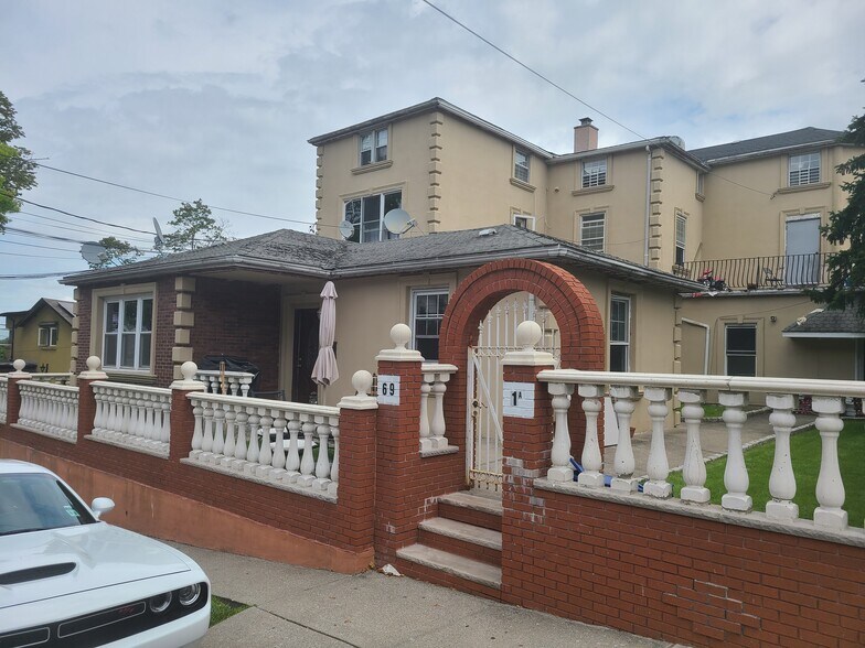 More Photos Of 69 Starbuck St, Staten Island Apartments For Sale