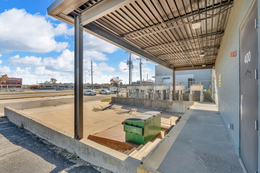 More Photos Of 400 SE Jefferson St, Topeka Flex For Sale