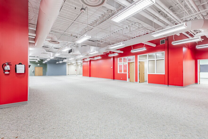 More Photos Of 33 Kern Rd, Toronto Light Distribution For Sale