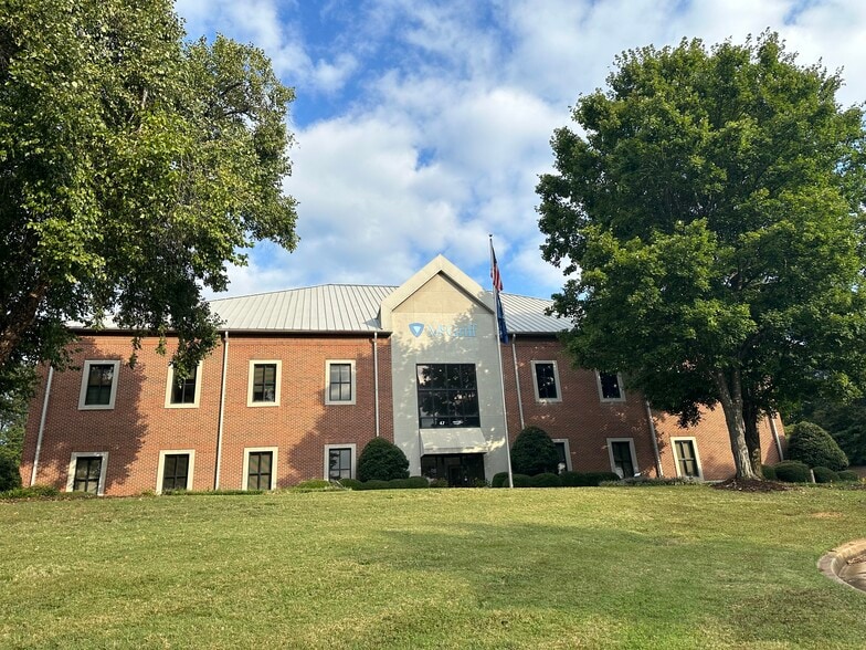 More Photos Of 47 Airpark Ct, Greenville Office For Lease