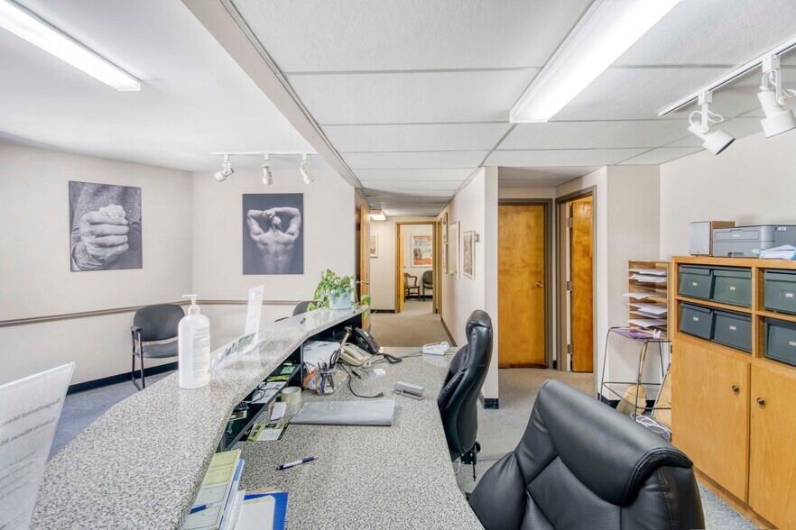 More Photos Of 215 First Av E, Shelburne Medical For Sale