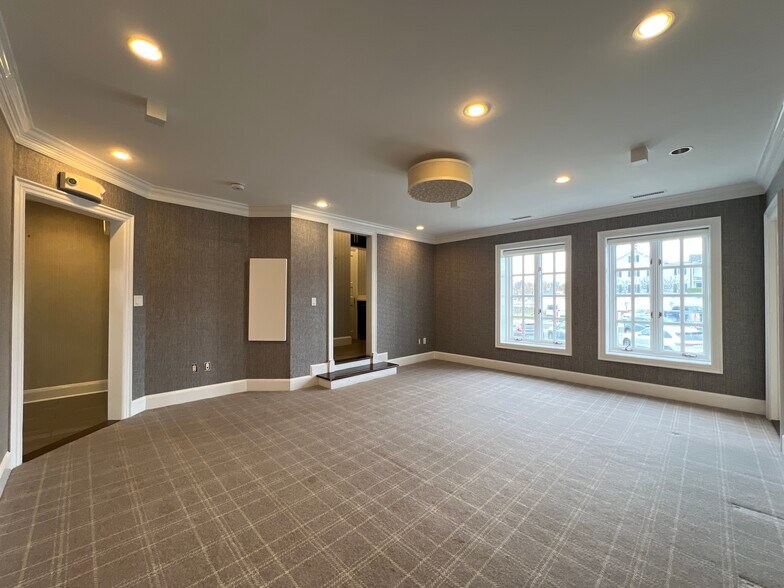 More Photos Of 21 South Ave, New Canaan Storefront Retail Office For Lease