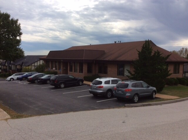More Photos Of 1811 Sherman Dr, Saint Charles Medical For Lease