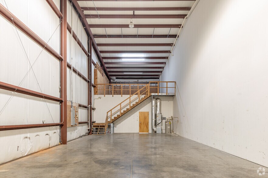 More Photos Of 1516 Kalamazoo Dr, Griffin Unknown For Lease