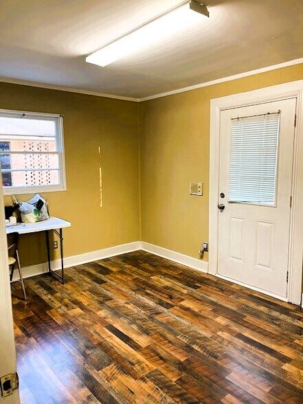 More Photos Of 2915 Chestnut St, Montgomery Office For Sale