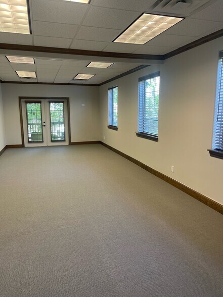 More Photos Of 2118 S Atlanta Pl, Tulsa Office For Lease