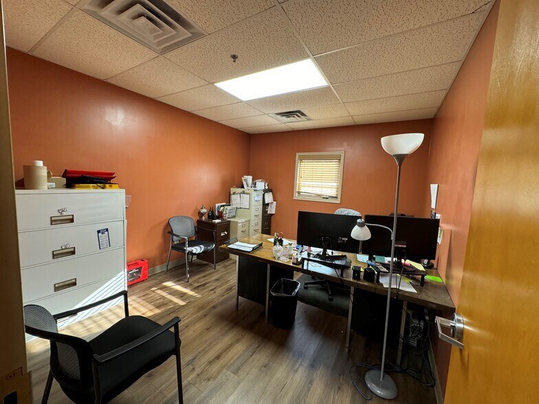 More Photos Of 4650 Chester Dr, Elkhart Warehouse For Sale