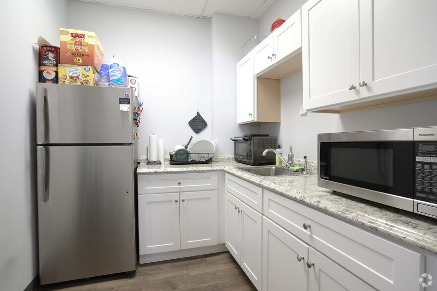 More Photos Of 5509 N Cumberland Ave, Chicago Office For Lease