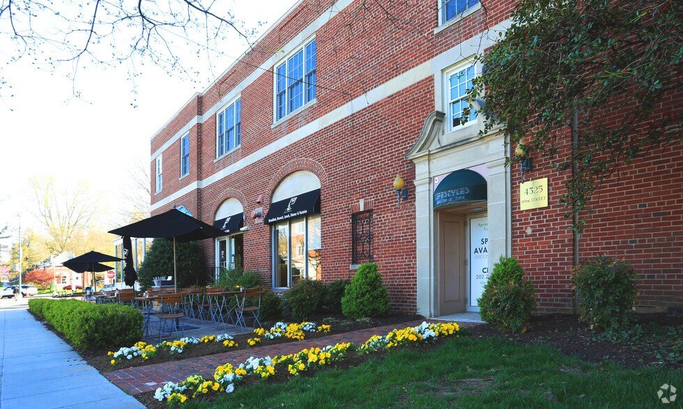 More Photos Of 4820 Massachusetts Ave NW, Washington Unknown For Lease
