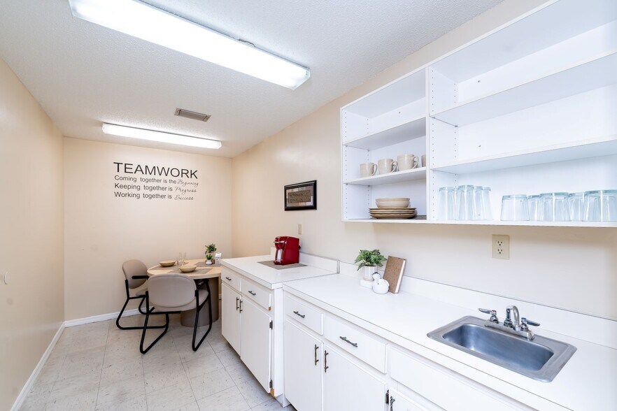 More Photos Of 10245 E Colonial Dr, Orlando Medical For Lease