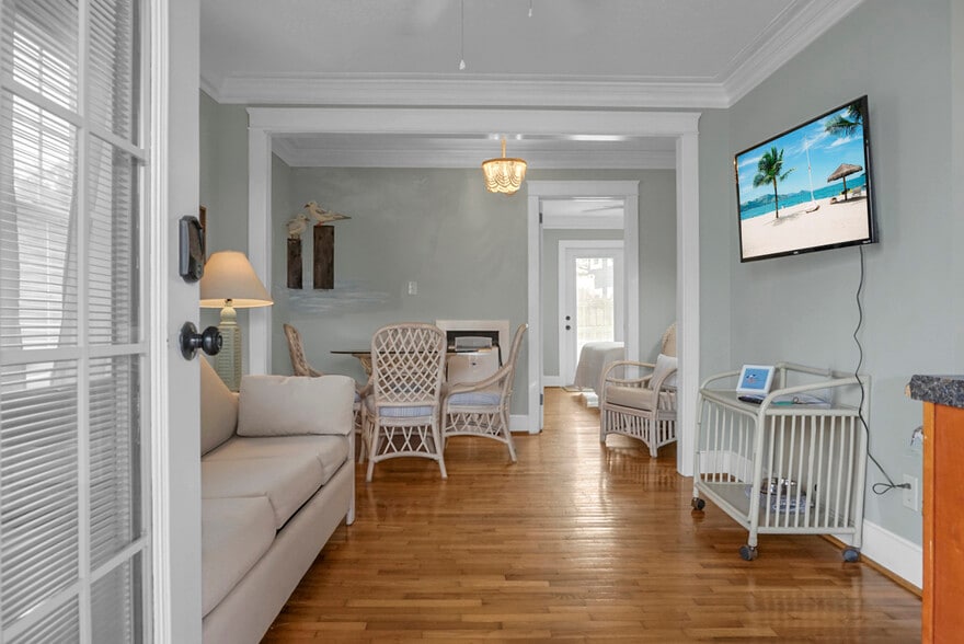 More Photos Of 205 Harper Ave, Carolina Beach Hotel For Sale