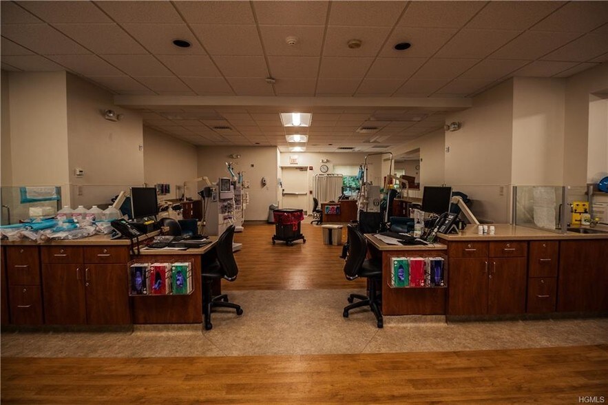More Photos Of 4 Corwin Ct, Newburgh Medical For Sale
