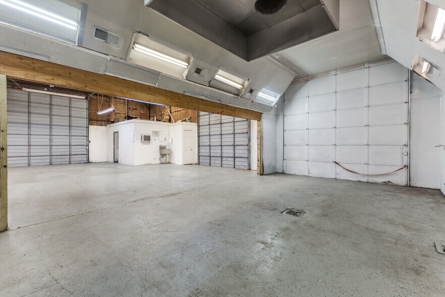 More Photos Of 305 W Aimee St, Forney Warehouse For Sale