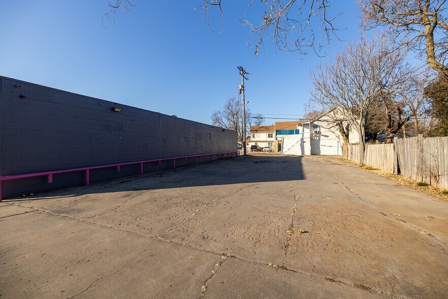 More Photos Of 212 W Harry St, Wichita Bar For Sale