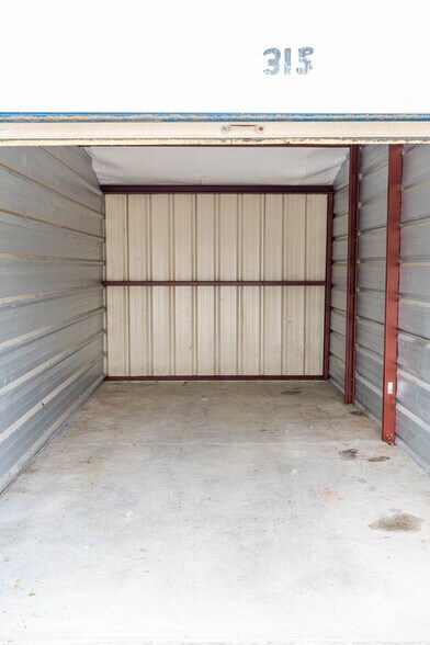 More Photos Of 1067 N Mission Rd, Mount Pleasant Self Storage For Sale