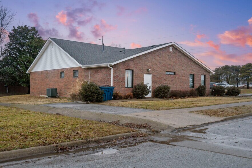 More Photos Of 1412 Se 14th St, Bentonville Medical For Lease