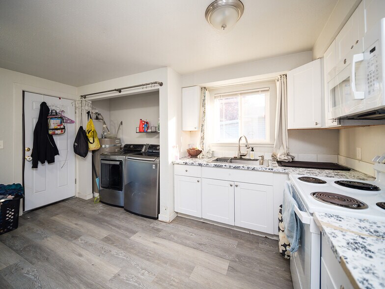 More Photos Of 521 Walnut St, Independence Multifamily For Sale