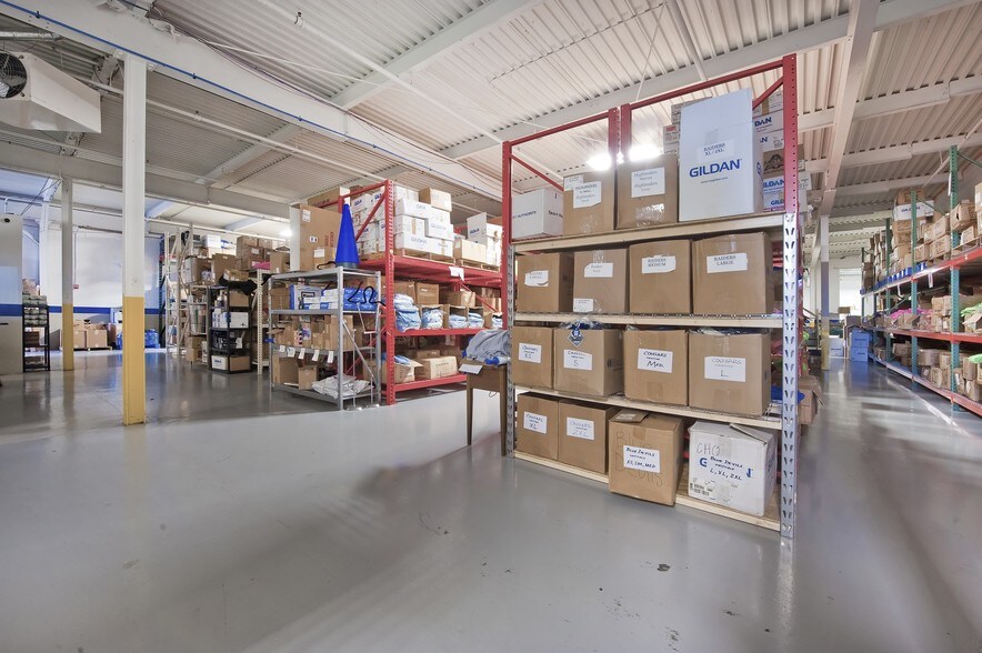 More Photos Of 10 Fadem Rd, Springfield Warehouse For Lease