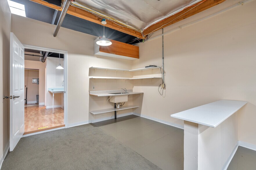 More Photos Of 74 Digital Dr, Novato Warehouse For Sale