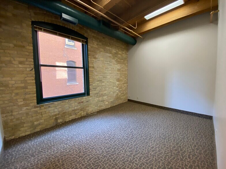 More Photos Of 413 Wacouta St, Saint Paul Office Residential For Lease