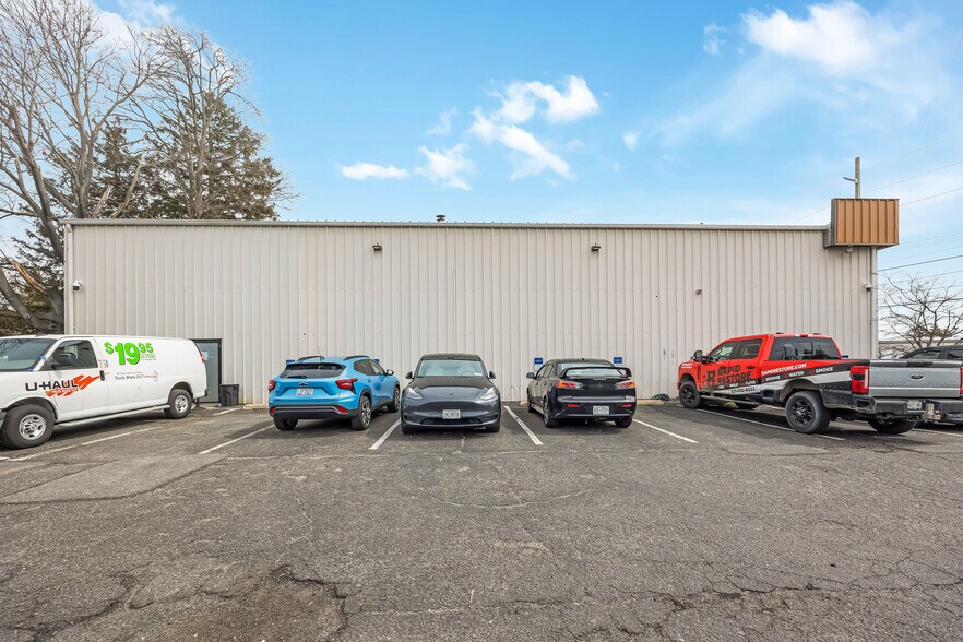 More Photos Of 429 W Main St, Patchogue Freestanding For Lease