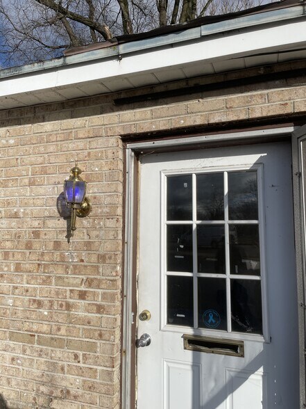 More Photos Of 529 E 2nd St, Franklin Self Storage For Lease