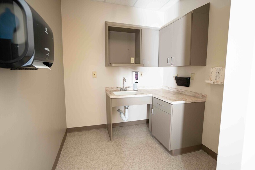 More Photos Of 6000 Brockton Dr, Lockport Medical For Lease