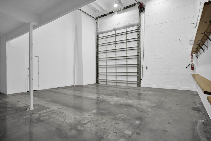 More Photos Of 7311-7323 NW 12th St, Miami Light Distribution For Sale