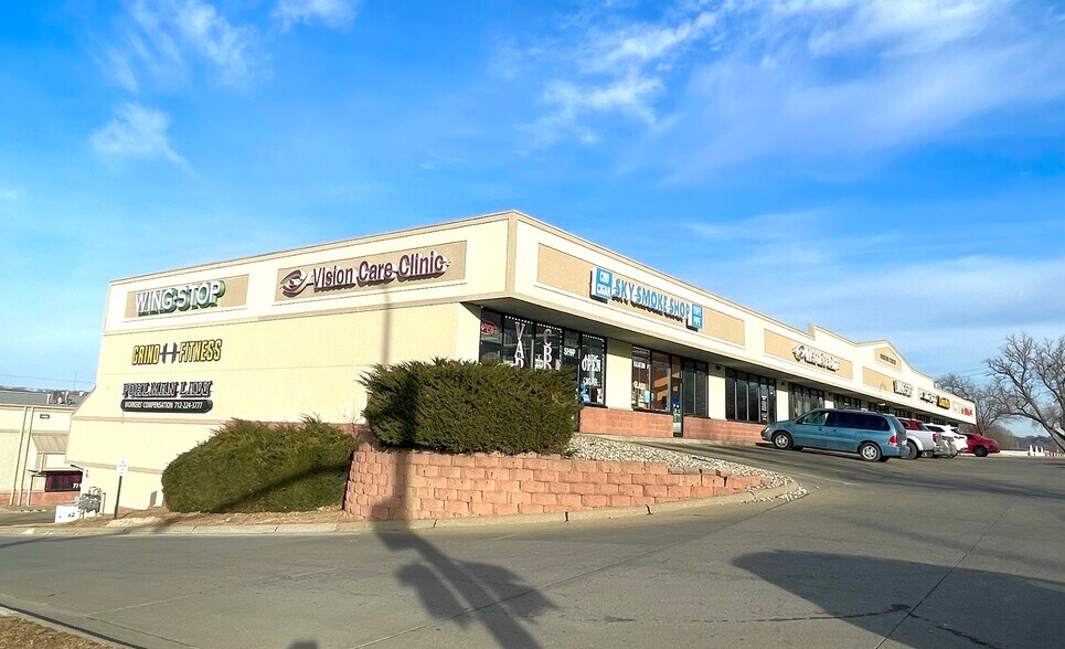 More Photos Of 1901 Hamilton Blvd, Sioux City Storefront For Lease