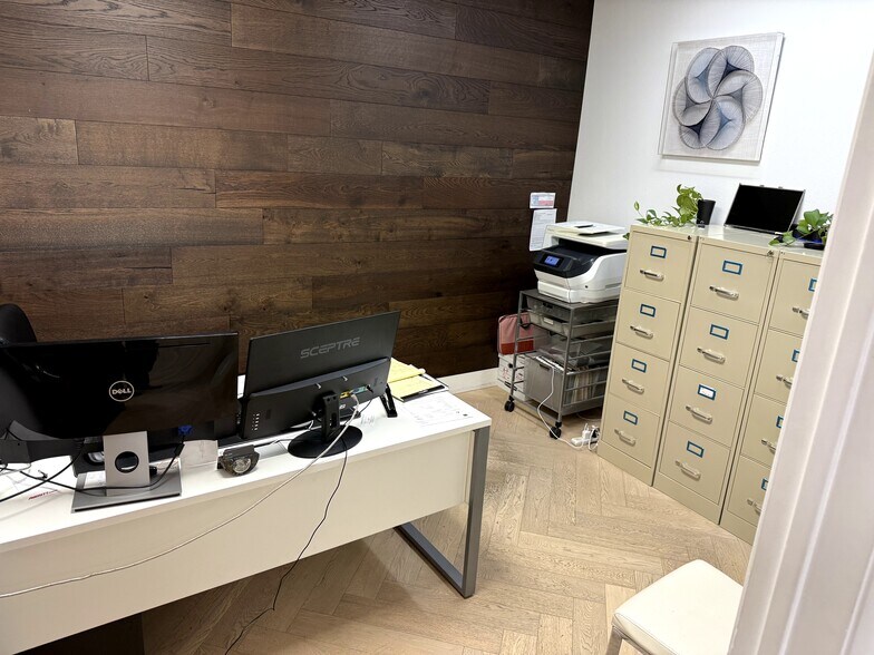 More Photos Of 3913 Todd Ln, Austin Flex For Lease