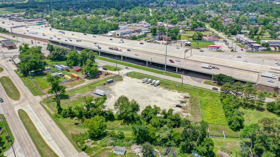 More Photos Of 14214 Eastex Fwy, Humble Land For Lease