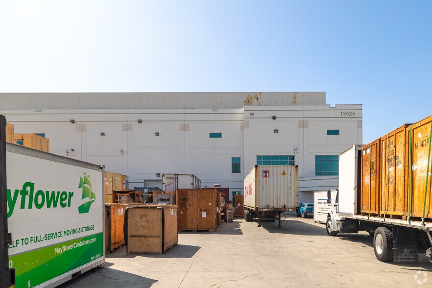 More Photos Of 13525 Crenshaw Blvd, Hawthorne Warehouse For Sale