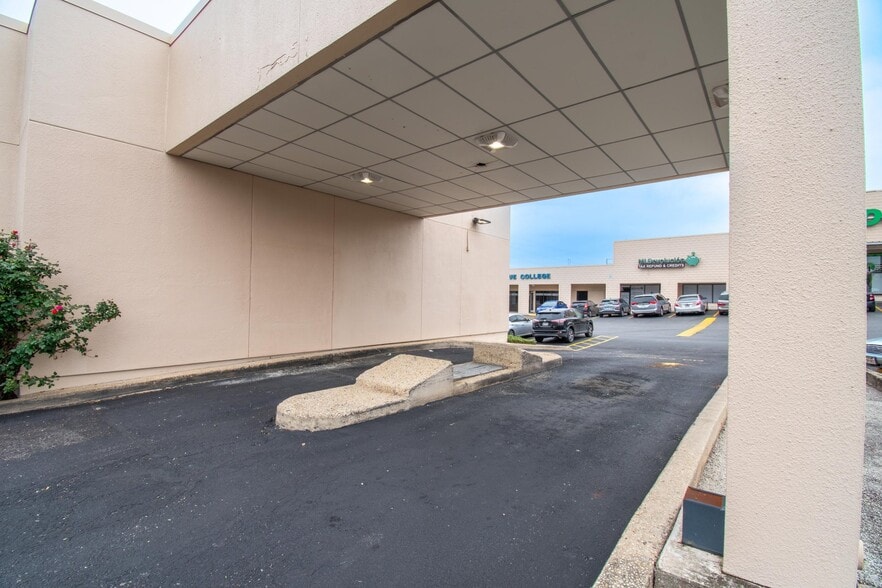 More Photos Of 6000-6064 Ingram Rd, San Antonio Unknown For Lease