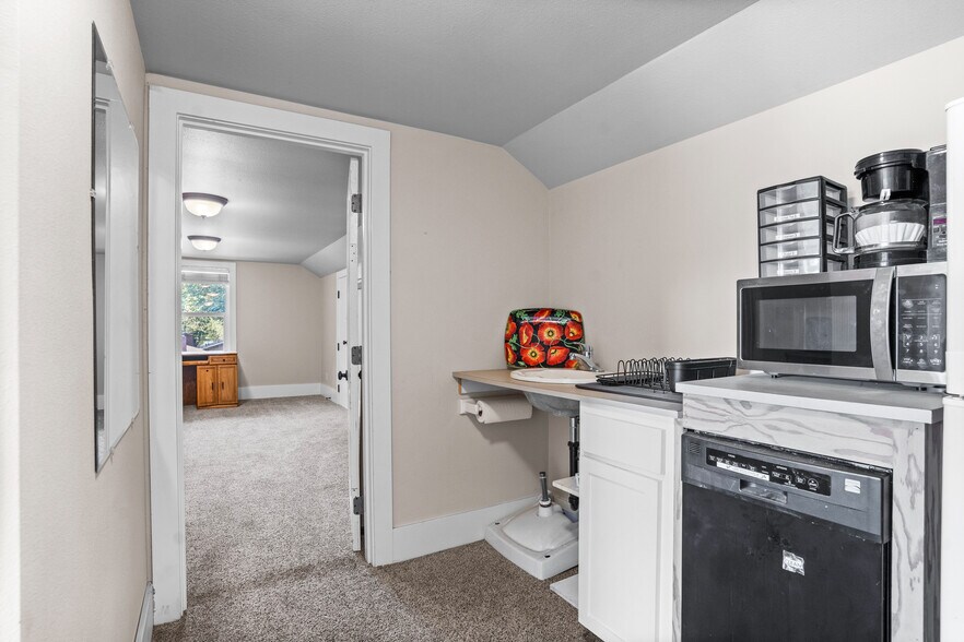 More Photos Of 1800 State St, Salem Medical For Sale