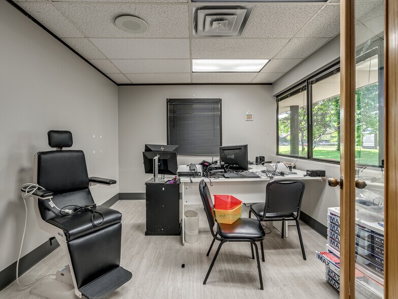 More Photos Of 4520 S Harvard Ave, Tulsa Medical For Sale