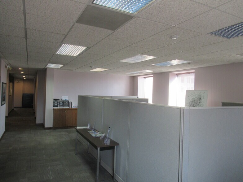 More Photos Of 427 E Monroe St, Springfield Office For Sale