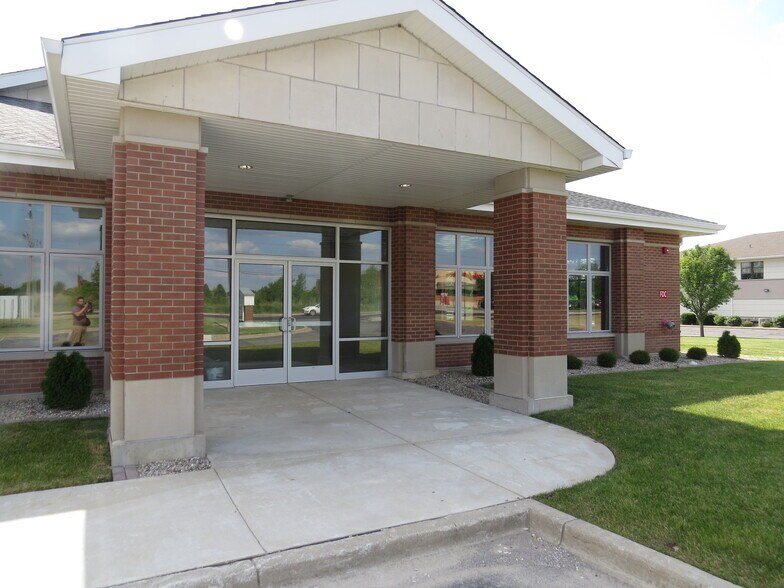 More Photos Of 1541 S Court St, Crown Point Medical For Lease