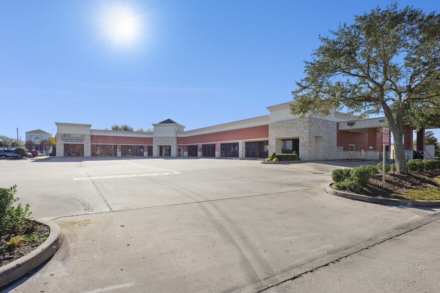 More Photos Of 14020 Highway 3, Webster Unknown For Lease