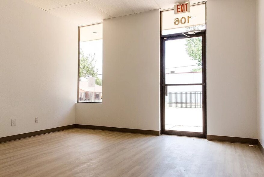 More Photos Of 11127 Shady Trl, Dallas Light Distribution For Sale