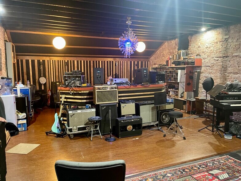 More Photos Of 1529 Grand Blvd, Kansas City Storefront Retail Office For Lease