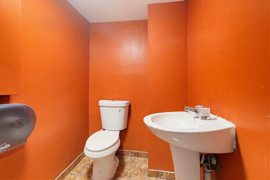 More Photos Of 2712 Pennsylvania Ave, Baltimore Storefront Retail Residential For Lease