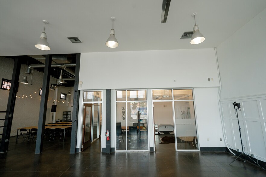 More Photos Of 1613 N Franklin St, Tampa General Retail For Lease