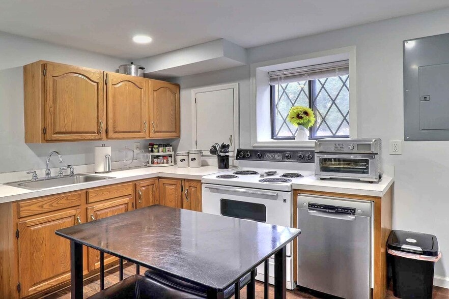 More Photos Of 3360 PA-940, Mount Pocono Specialty For Sale