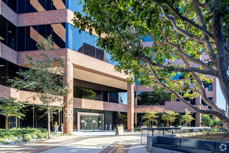 More Photos Of 3070 Bristol St, Costa Mesa Unknown For Lease