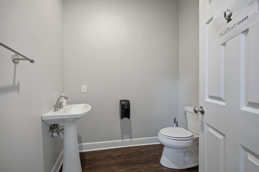 More Photos Of 7385 Applegate Ln, Chattanooga Medical For Sale