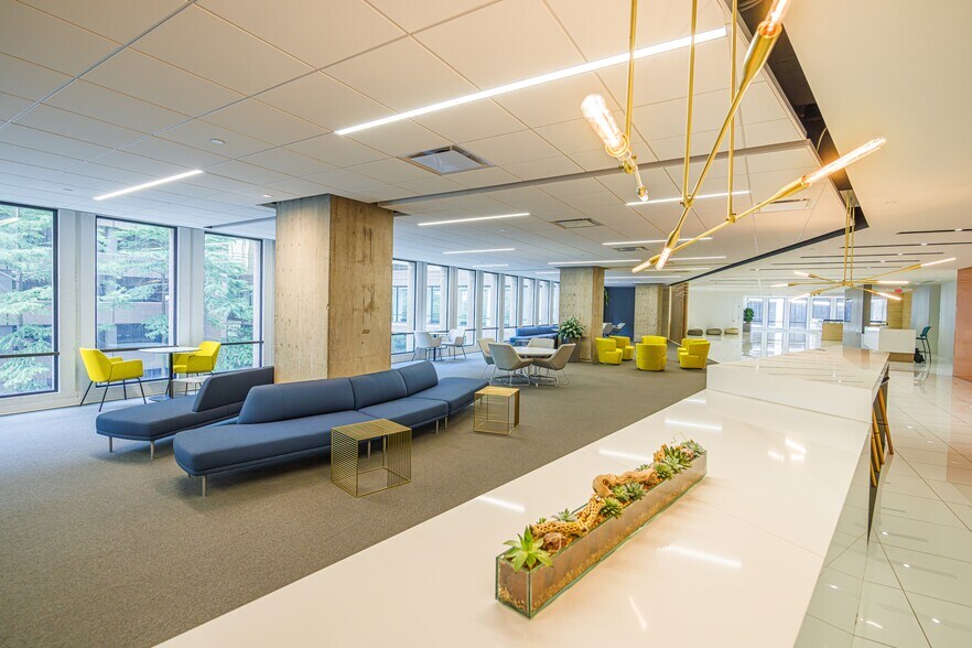 More Photos Of 717 N Harwood St, Dallas Office For Lease