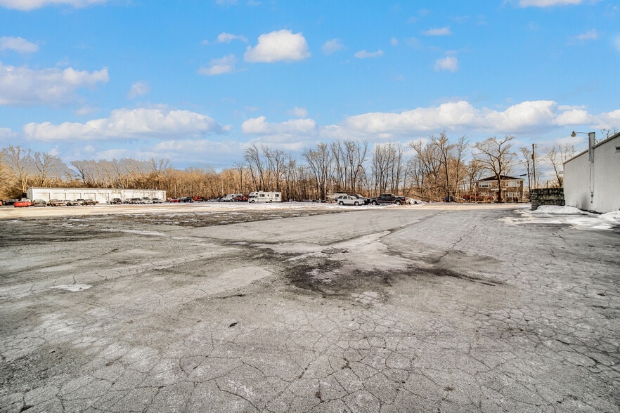 More Photos Of 3645 Union Ave, Steger Warehouse For Sale