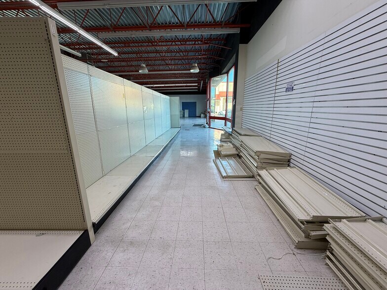 More Photos Of 1749 S Campbell Ave, Springfield General Retail For Lease