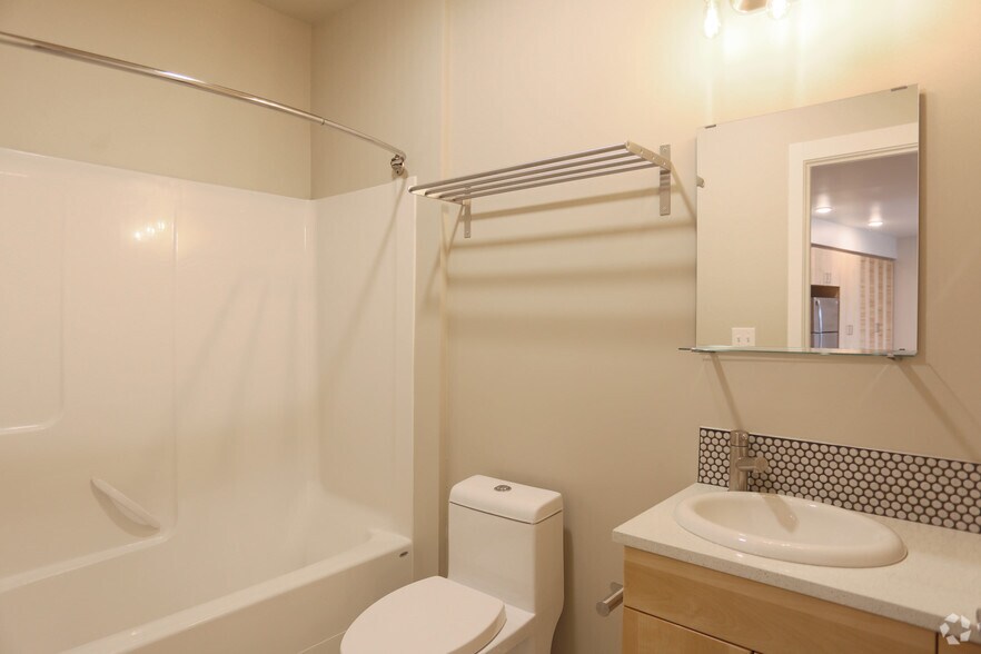 More Photos Of 4780 SE Milwaukie Ave, Portland Apartments For Lease