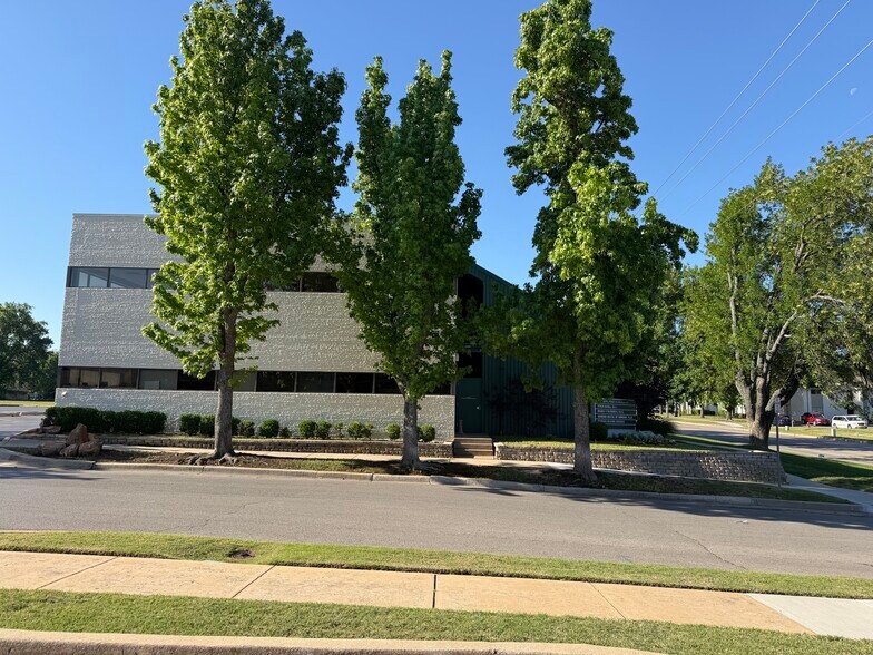 More Photos Of 707 24th Ave SW, Norman Medical For Lease